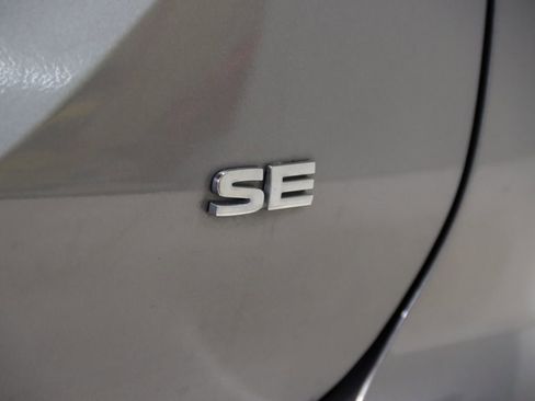 Used 2022 Mitsubishi Outlander SE image 14