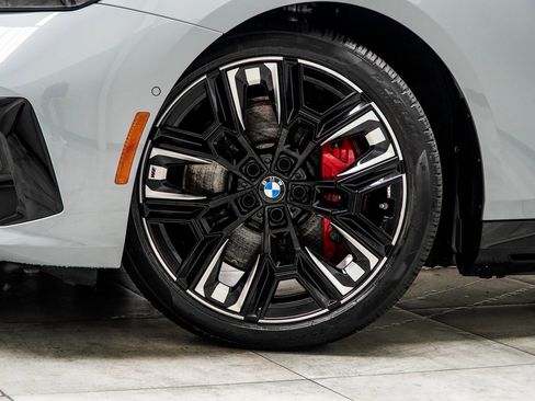 Used 2025 BMW i5 M60 w/ Premium Package image 3