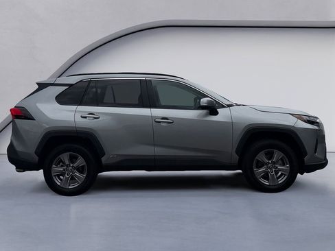 Used 2025 Toyota RAV4 XLE AWD/4WD image 6