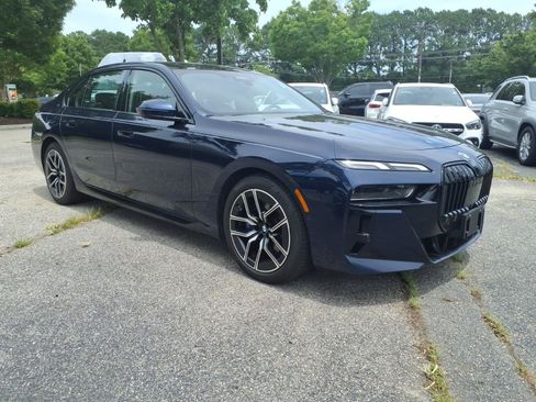 Used 2024 BMW 760i xDrive w/ Premium Package AWD/4WD image 4