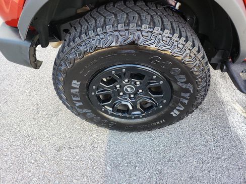 Used 2024 Ford Bronco Wildtrak image 6