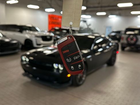 Used 2019 Dodge Challenger SRT Hellcat image 13