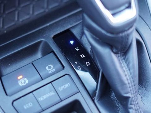 Certified 2022 Toyota RAV4 XLE Premium image 34