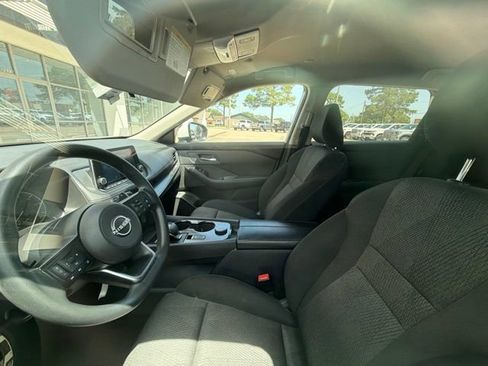 Used 2024 Nissan Rogue SV AWD/4WD image 2