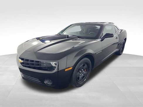 Used 2011 Chevrolet Camaro LS RWD image 3