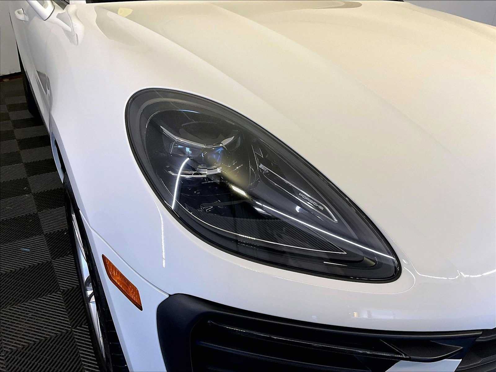 Certified 2023 Porsche Macan AWD/4WD image 12