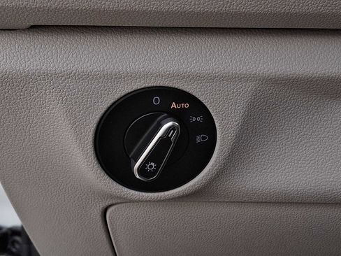 Certified 2023 Volkswagen Jetta SE w/ Panoramic Sunroof Package image 24