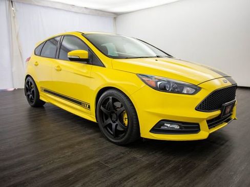 Used 2017 Ford Focus ST w/ Equipment Group 402A FWD image 28