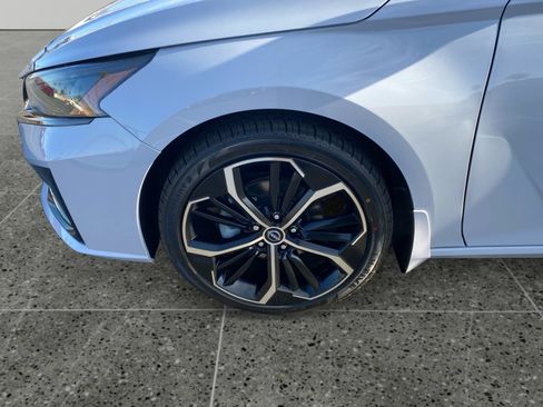 Used 2023 Nissan Altima 2.5 SR image 14