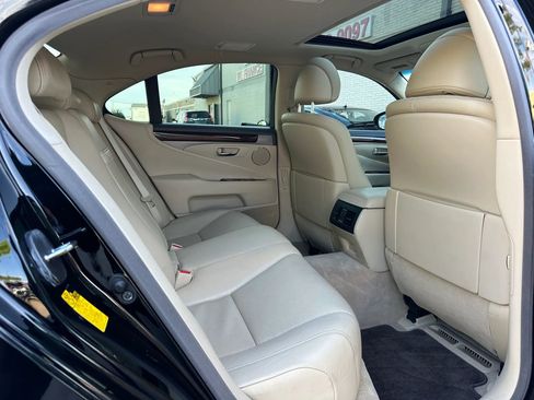 Used 2013 Lexus LS 460 w/ Comfort Pkg image 25