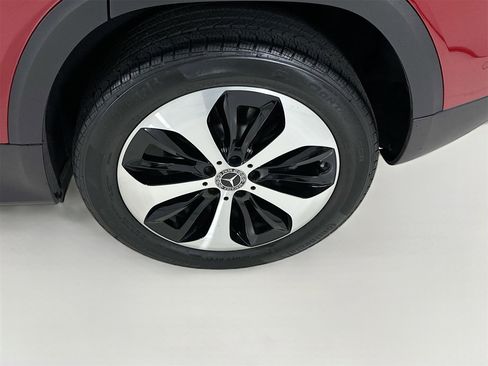 Certified 2025 Mercedes-Benz GLB 250 image 31