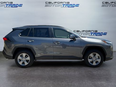 Used 2025 Toyota RAV4 XLE AWD/4WD image 4