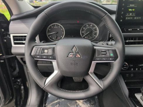 Used 2025 Mitsubishi Outlander SE FWD image 23