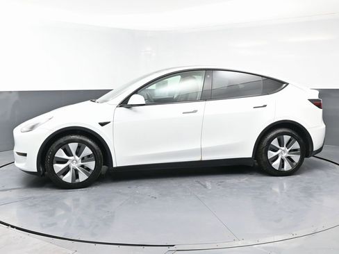 Used 2022 Tesla Model Y Long Range image 5
