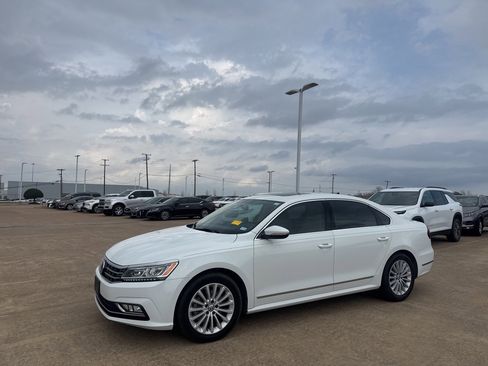 Used 2017 Volkswagen Passat 1.8T SE image 9