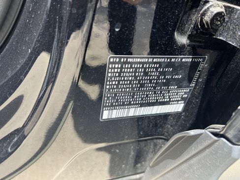 Certified 2025 Volkswagen Taos SE AWD/4WD image 30