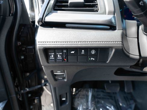 Used 2024 Honda Odyssey Elite image 11