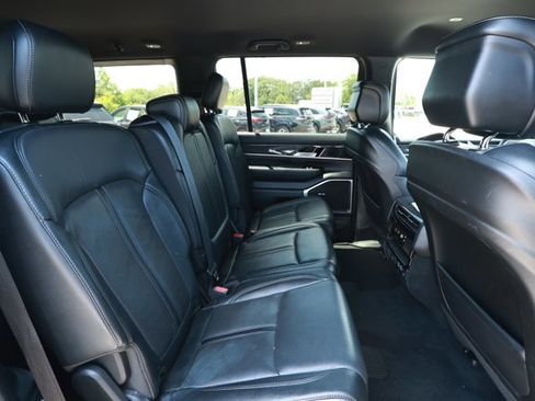 Used 2022 Jeep Wagoneer Series III AWD/4WD image 31