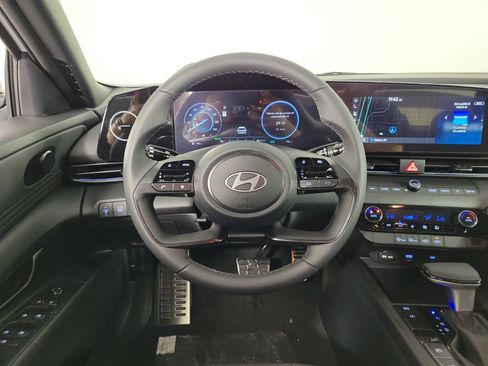 New 2025 Hyundai Elantra SEL image 11