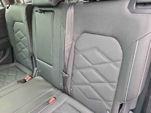 Used 2025 Volkswagen Atlas SE AWD/4WD image 17