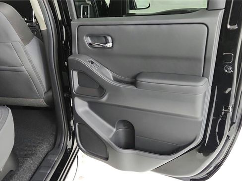 Certified 2025 Nissan Frontier SV image 25
