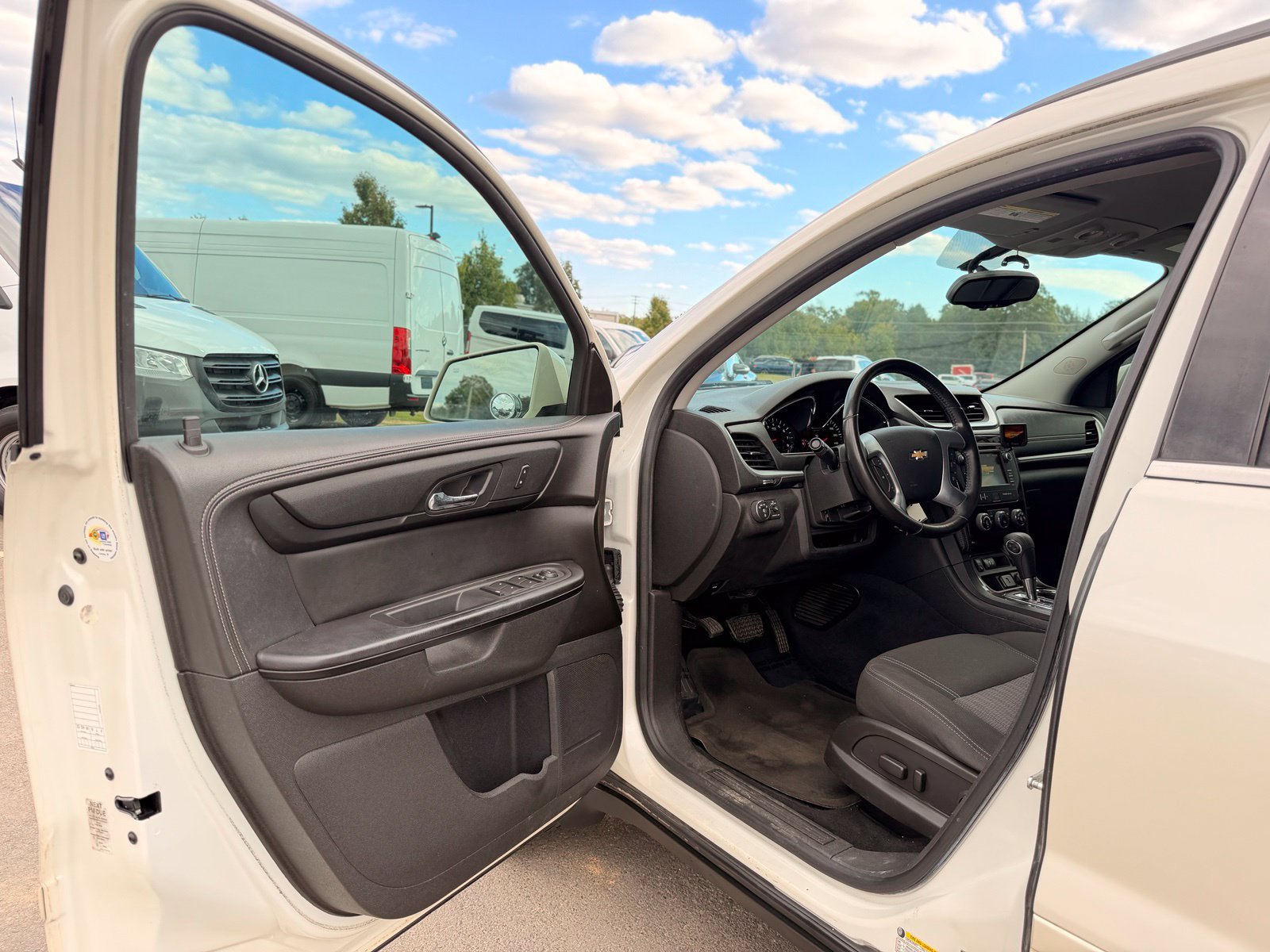 Used 2015 Chevrolet Traverse LT AWD/4WD image 14