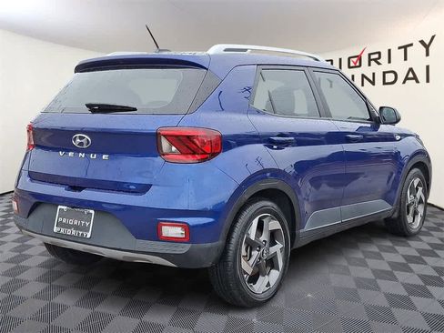 Used 2023 Hyundai Venue SEL image 4