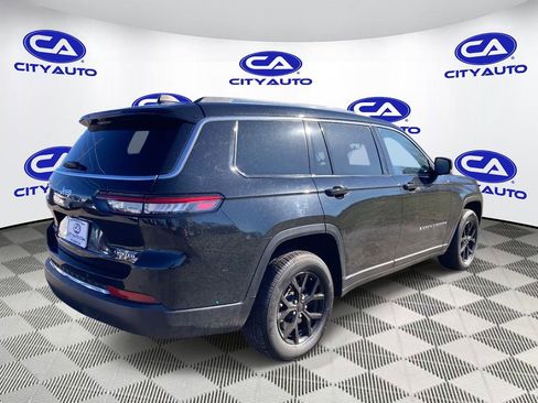 Used 2023 Jeep Grand Cherokee L Limited image 3