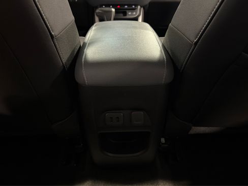 Used 2017 Chevrolet Colorado Z71 AWD/4WD image 34