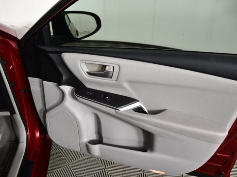 Used 2016 Toyota Camry LE FWD image 36