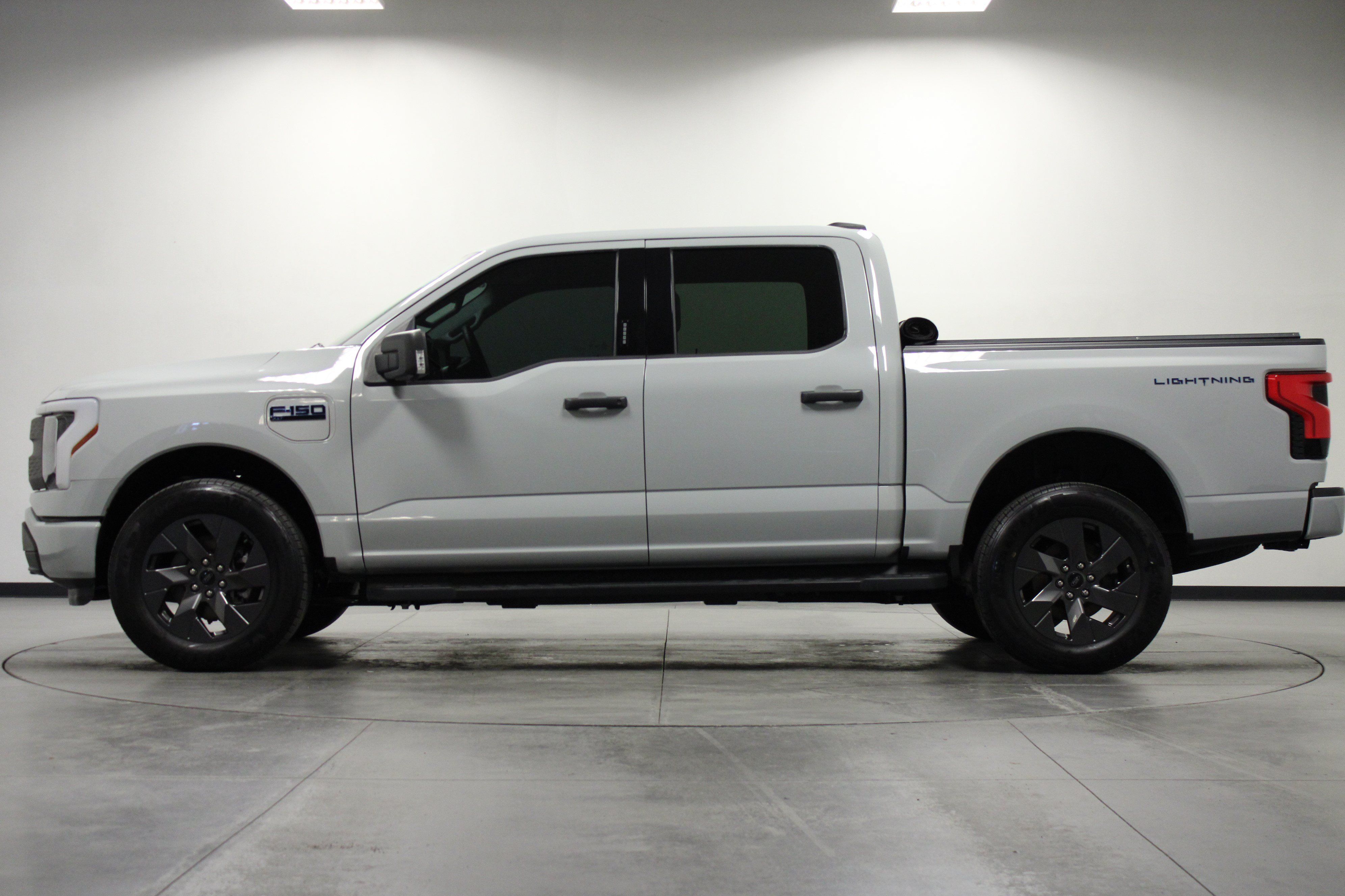 Used 2024 Ford F150 Lightning XLT AWD/4WD image 7