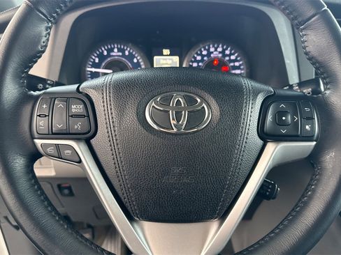 Used 2015 Toyota Sienna L image 23