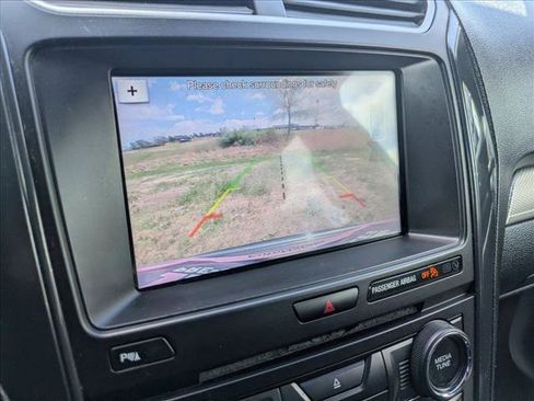 Used 2018 Ford Explorer XLT w/ Equipment Group 202A FWD image 14