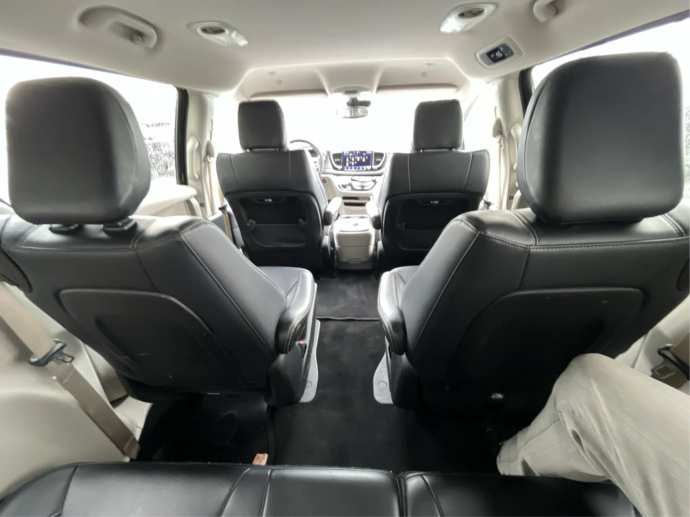 Used 2024 Chrysler Pacifica Limited FWD image 35