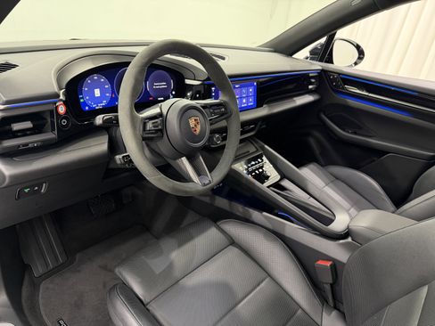 Certified 2025 Porsche Macan 4 Electric image 28