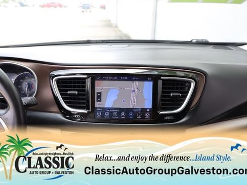 Used 2019 Chrysler Pacifica Touring-L Plus FWD image 20