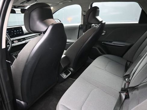 Used 2025 Kia K4 LXS image 37