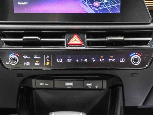Used 2023 Kia Niro EX Touring FWD image 17