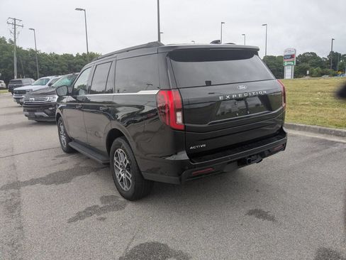 Used 2025 Ford Expedition Active RWD image 5