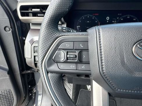 Used 2025 Toyota Tacoma TRD Sport image 27