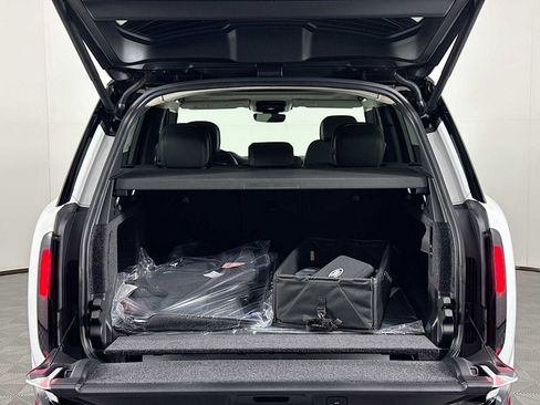 New 2025 Land Rover Range Rover SE image 25