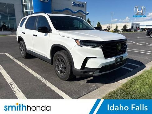 Used 2025 Honda Pilot TrailSport image 1