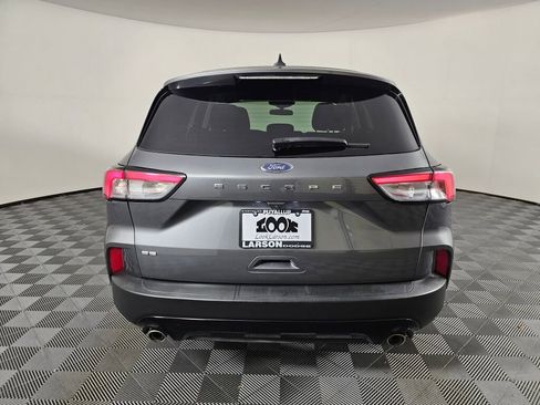 Used 2022 Ford Escape SE w/ SE Sport Appearance Package image 4