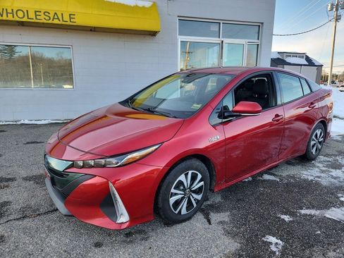 Used 2017 Toyota Prius Prime Premium image 3