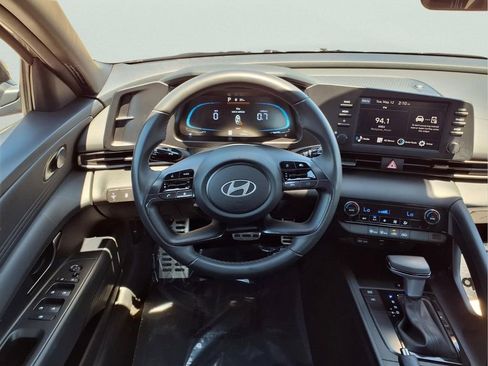 Used 2025 Hyundai Elantra Sport FWD image 9