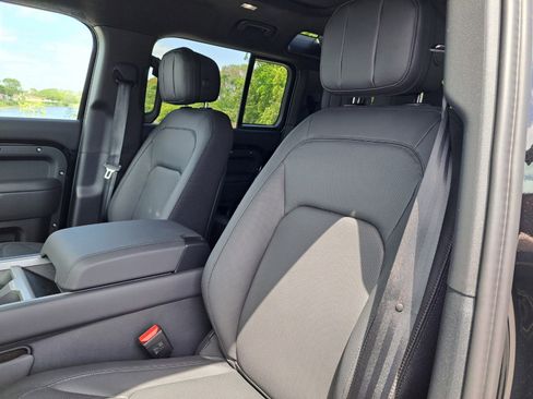 New 2025 Land Rover Defender 110 X image 8