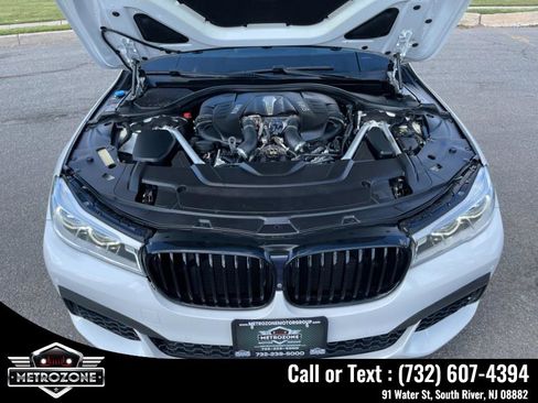 Used 2019 BMW 750i image 26