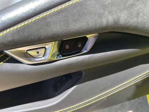 Used 2022 Chevrolet Corvette Stingray Premium Cpe w/ Z51 Performance Package image 9