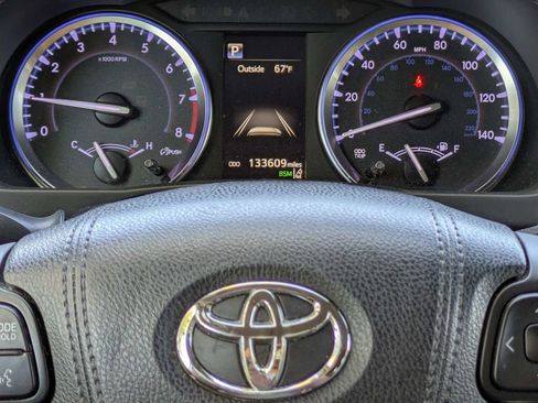 Used 2018 Toyota Highlander XLE image 29