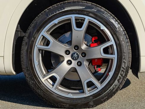 Used 2020 Maserati Levante GranSport image 12